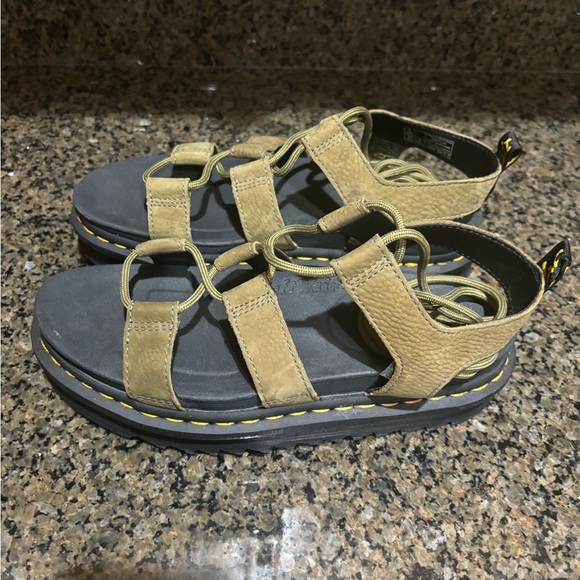 Dr. Martens Olive green lace up Sandals NEW - Picture 4 of 9